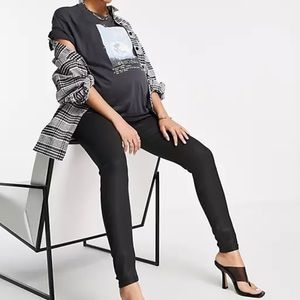 ASOS DESIGN Maternity high rise Ridley ‘skinny’ jeans. Never worn.
